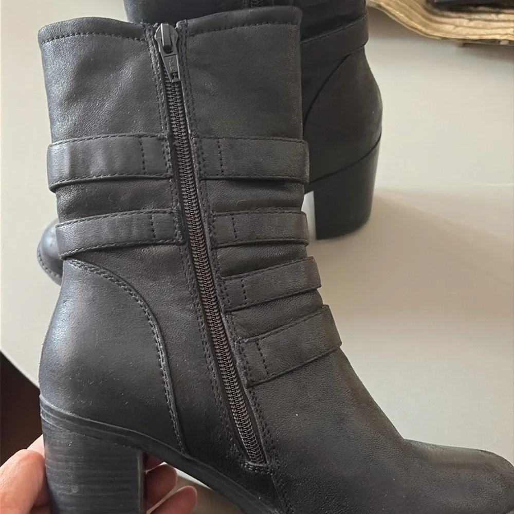 Bare Traps women's boots size 6.5M - Picture 10 of 10